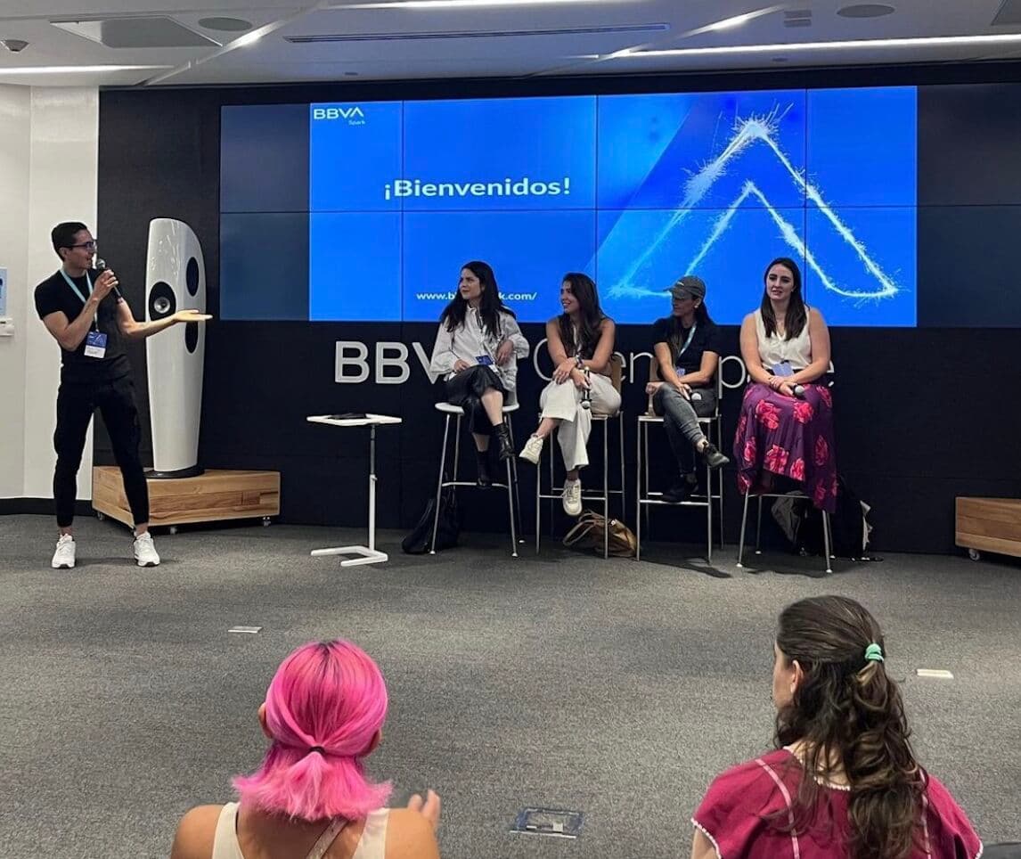 Group photo during a builder session.